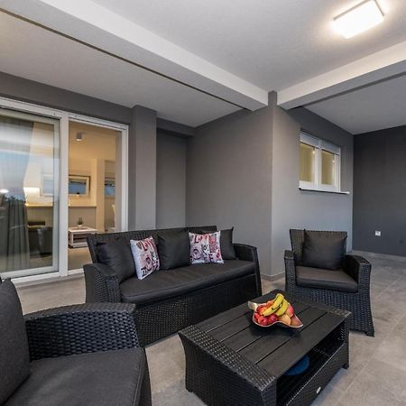 נובליה Villa Magnifica Apartments With Pool מראה חיצוני תמונה