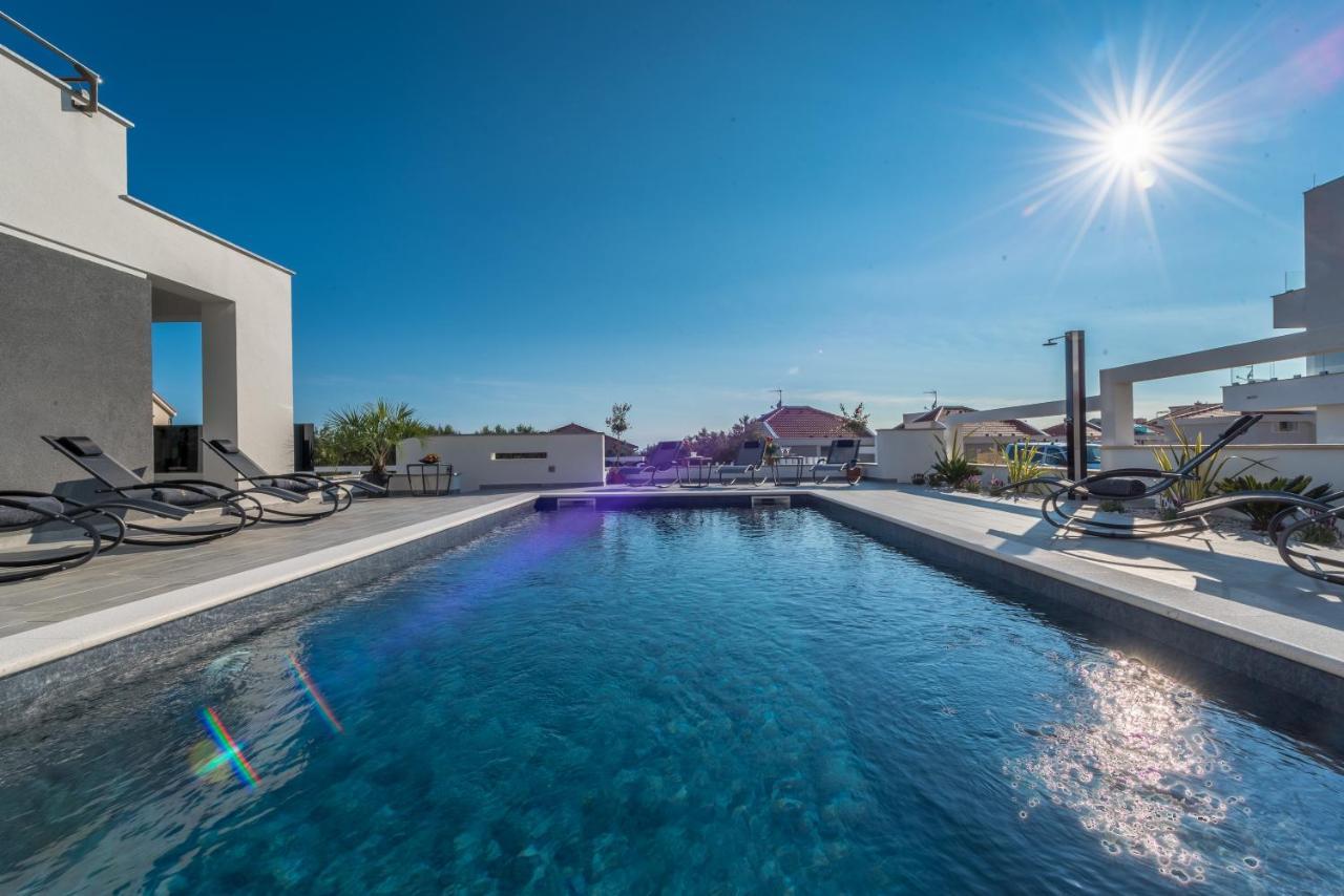 נובליה Villa Magnifica Apartments With Pool מראה חיצוני תמונה