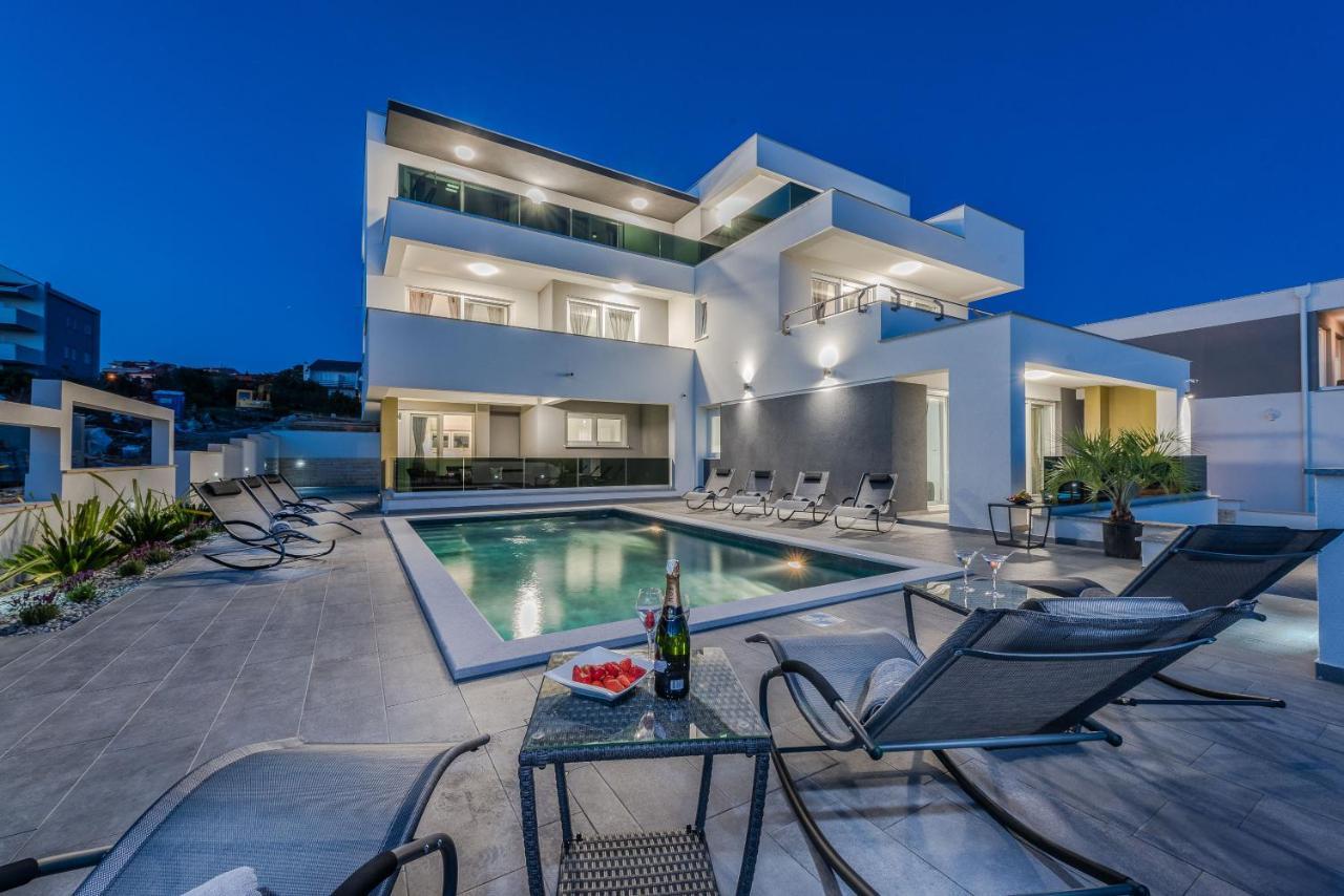 נובליה Villa Magnifica Apartments With Pool מראה חיצוני תמונה