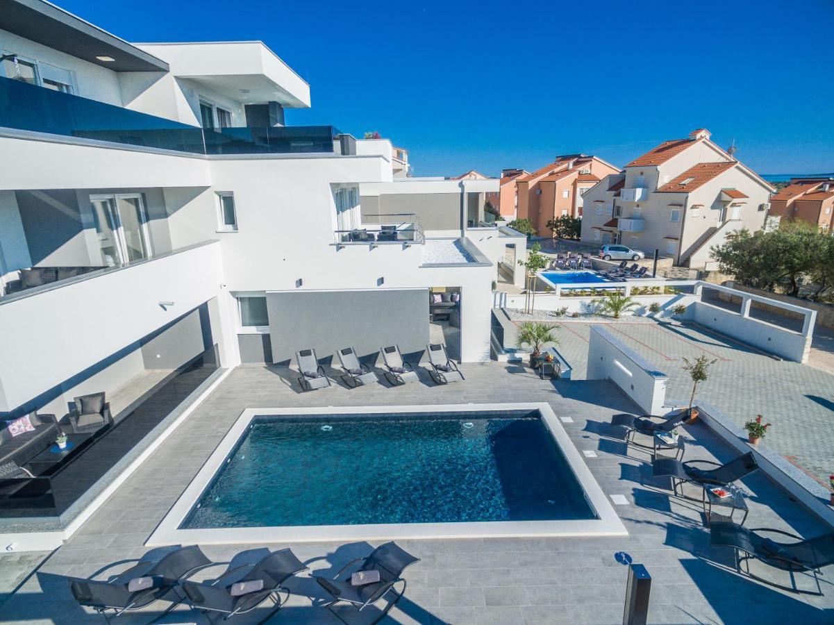 נובליה Villa Magnifica Apartments With Pool מראה חיצוני תמונה
