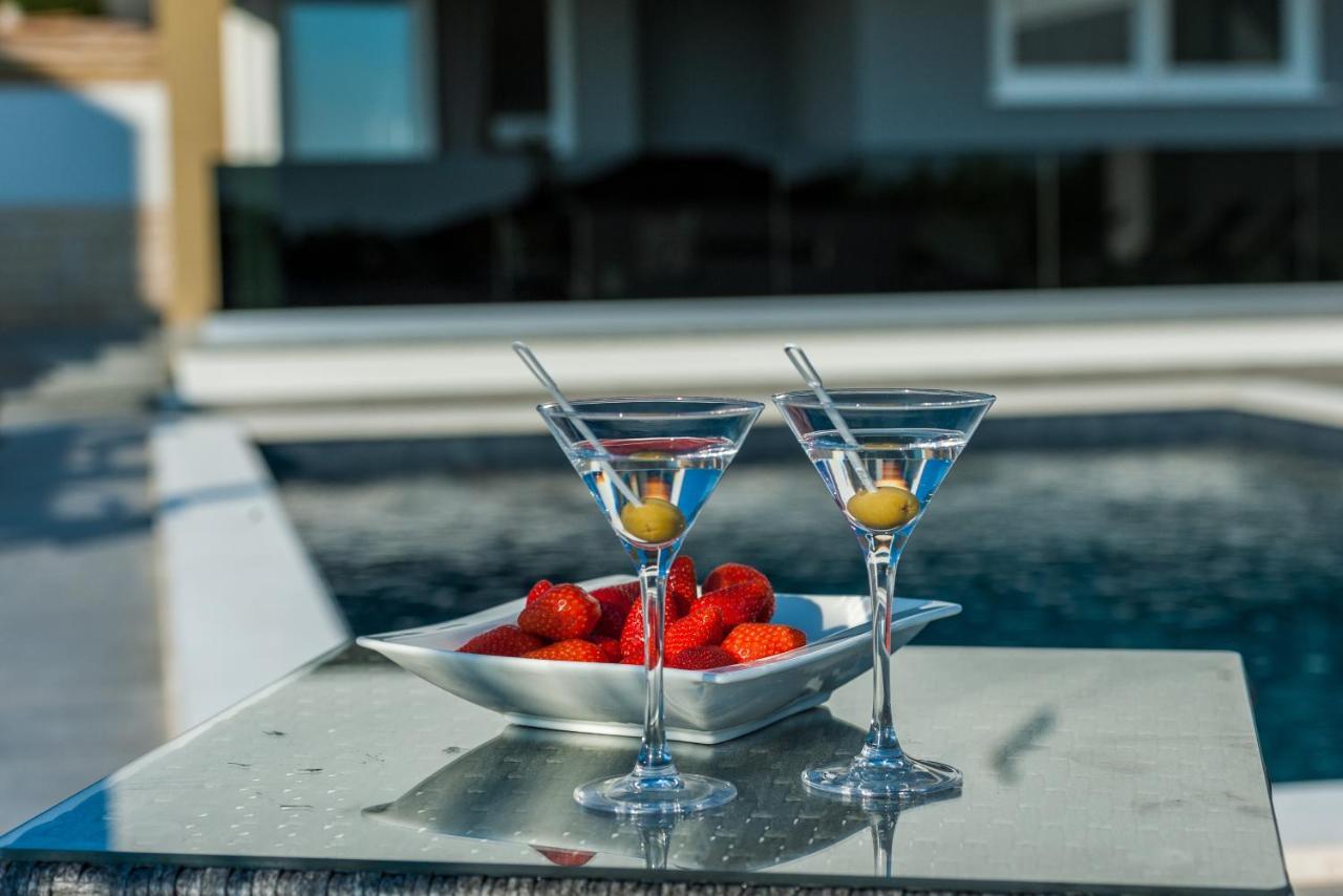 נובליה Villa Magnifica Apartments With Pool מראה חיצוני תמונה