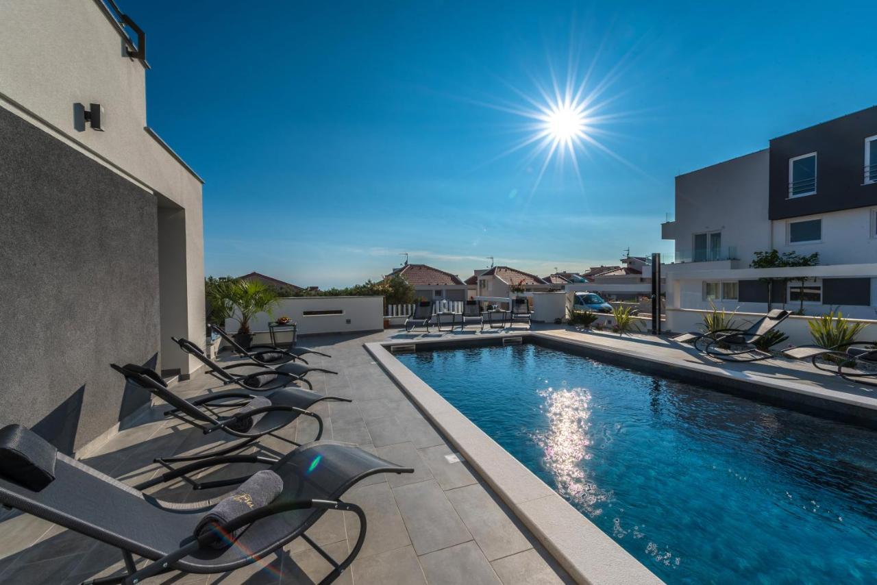 נובליה Villa Magnifica Apartments With Pool מראה חיצוני תמונה