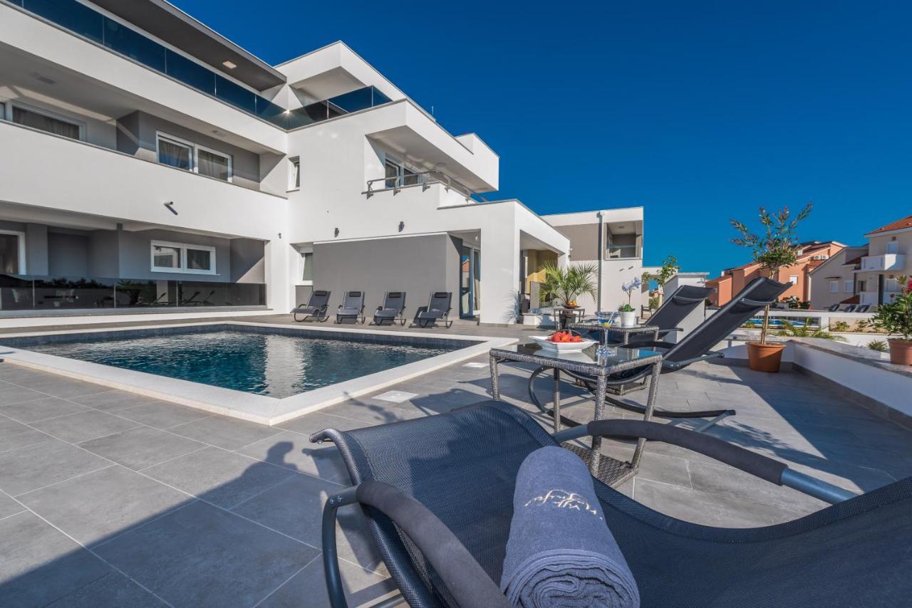 נובליה Villa Magnifica Apartments With Pool מראה חיצוני תמונה