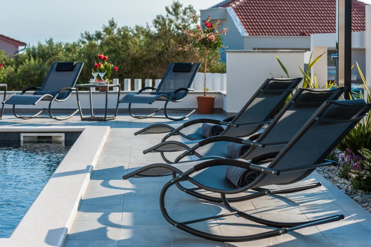 נובליה Villa Magnifica Apartments With Pool מראה חיצוני תמונה