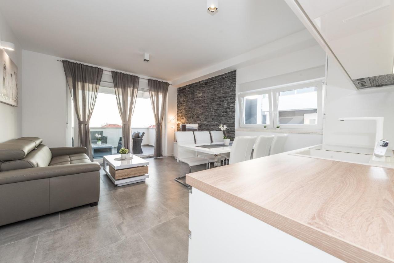 נובליה Villa Magnifica Apartments With Pool מראה חיצוני תמונה