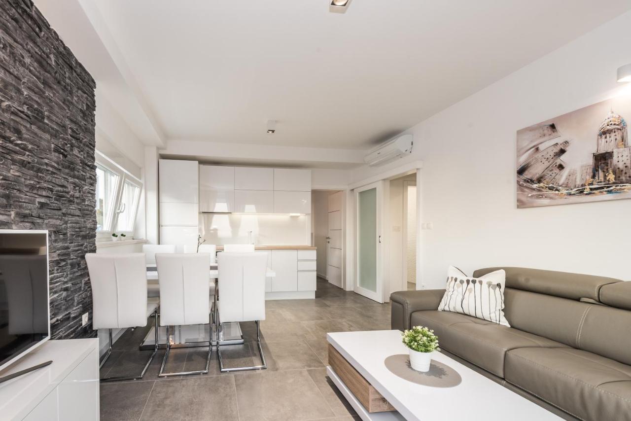 נובליה Villa Magnifica Apartments With Pool מראה חיצוני תמונה