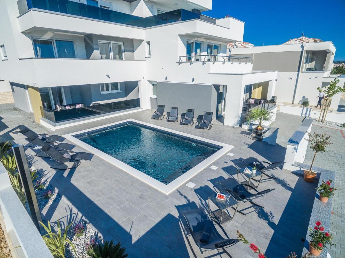 נובליה Villa Magnifica Apartments With Pool מראה חיצוני תמונה