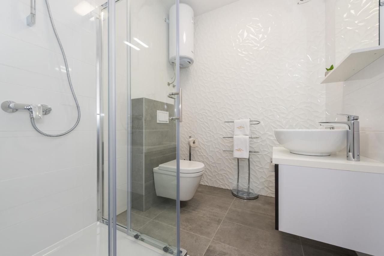 נובליה Villa Magnifica Apartments With Pool מראה חיצוני תמונה