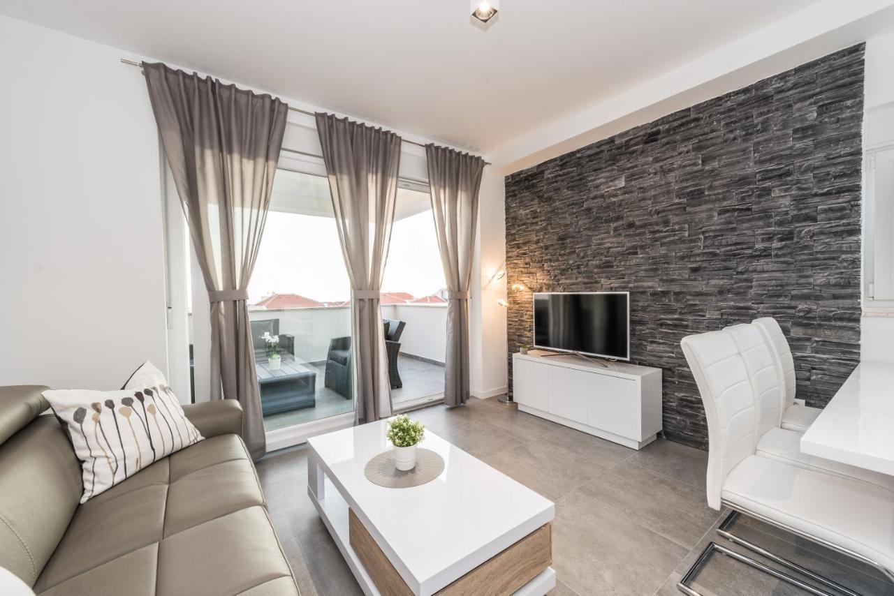 נובליה Villa Magnifica Apartments With Pool מראה חיצוני תמונה