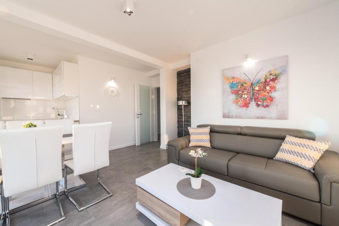 נובליה Villa Magnifica Apartments With Pool מראה חיצוני תמונה