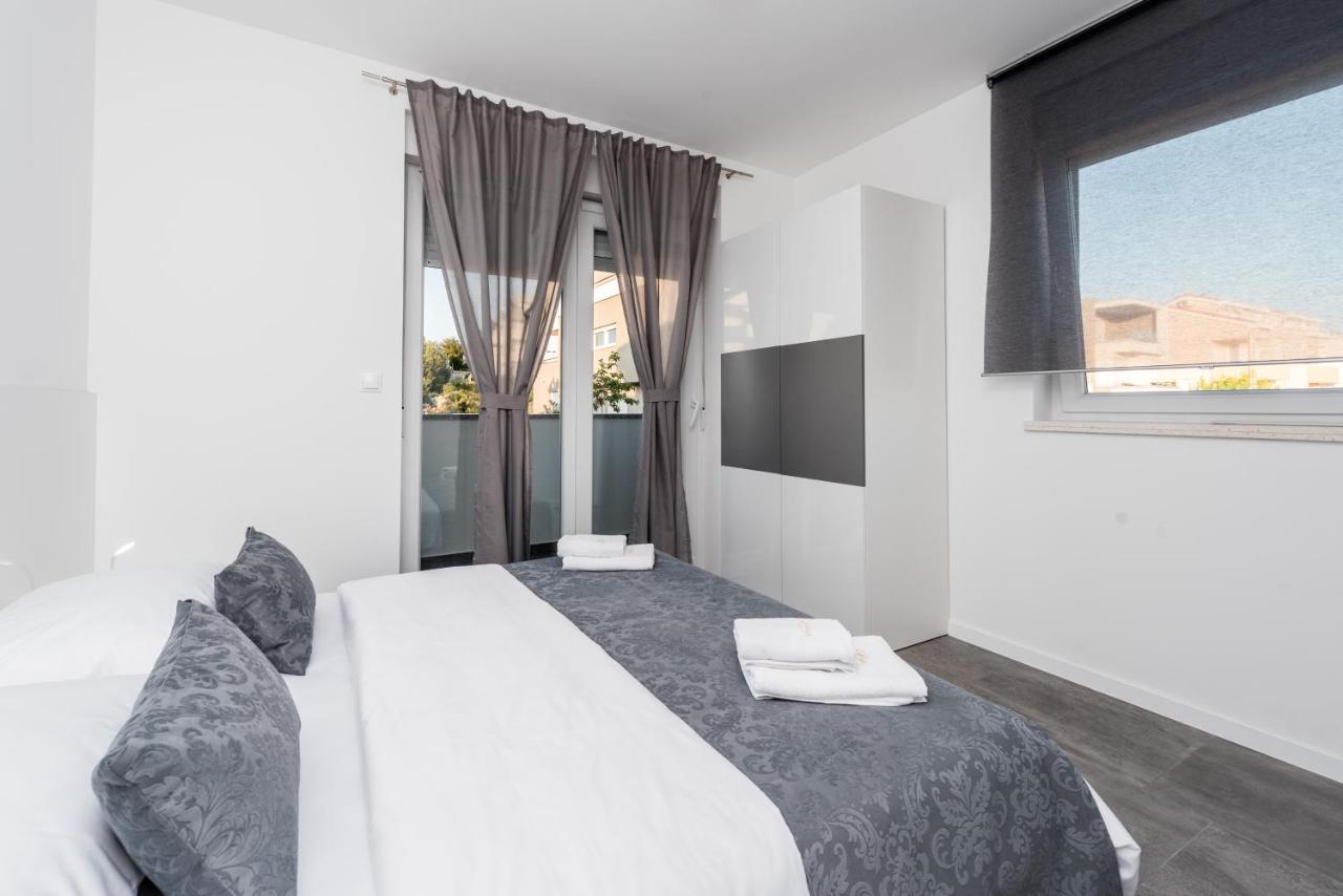 נובליה Villa Magnifica Apartments With Pool מראה חיצוני תמונה