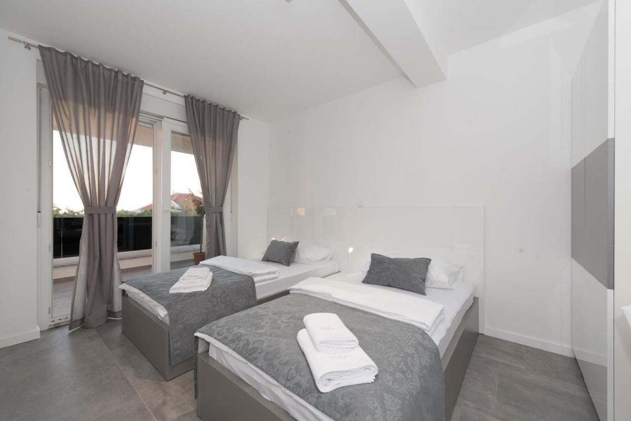 נובליה Villa Magnifica Apartments With Pool מראה חיצוני תמונה