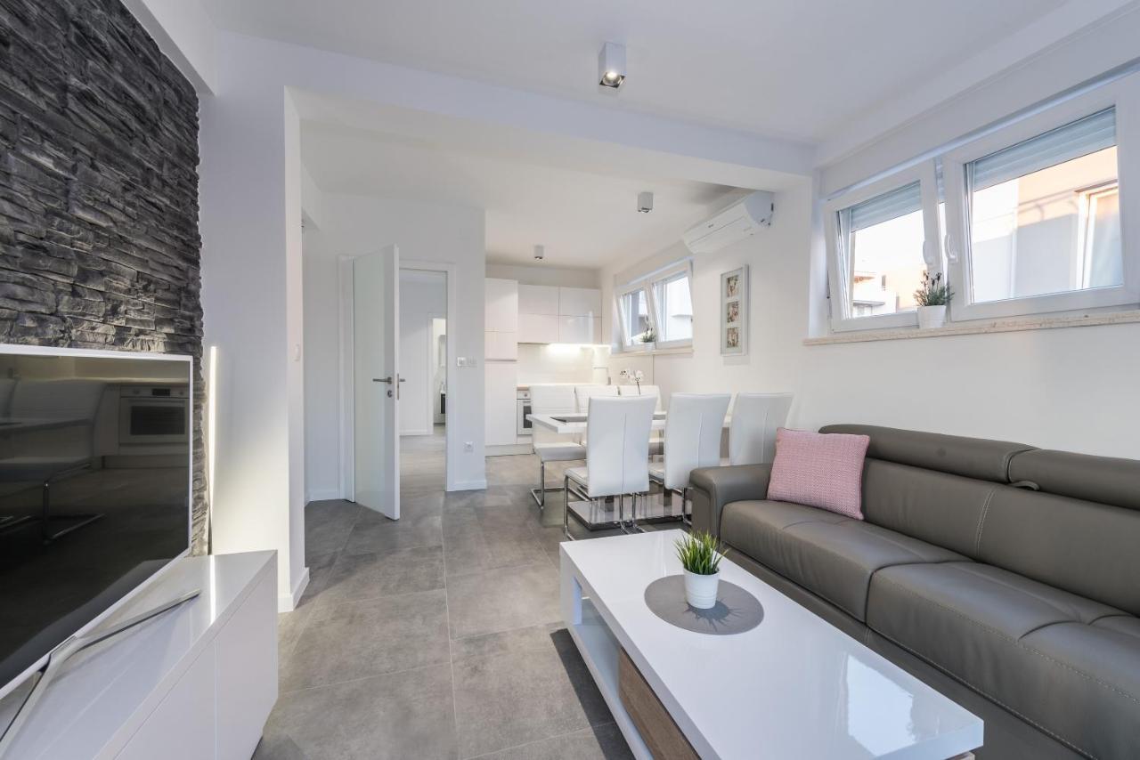 נובליה Villa Magnifica Apartments With Pool מראה חיצוני תמונה