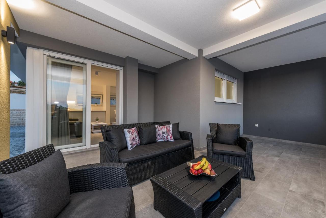 נובליה Villa Magnifica Apartments With Pool מראה חיצוני תמונה