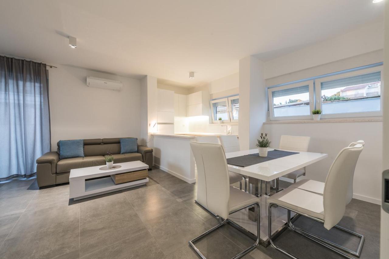 נובליה Villa Magnifica Apartments With Pool מראה חיצוני תמונה