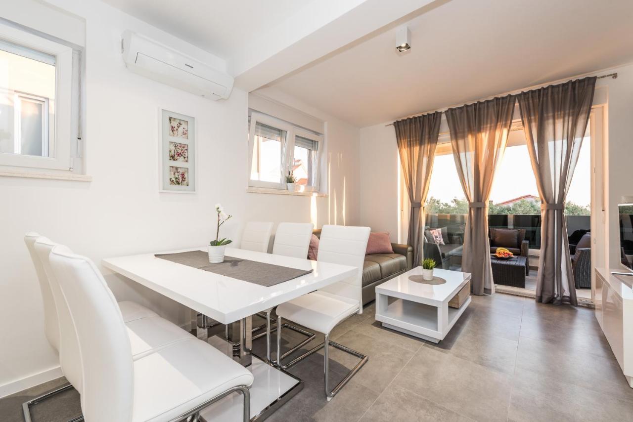 נובליה Villa Magnifica Apartments With Pool מראה חיצוני תמונה
